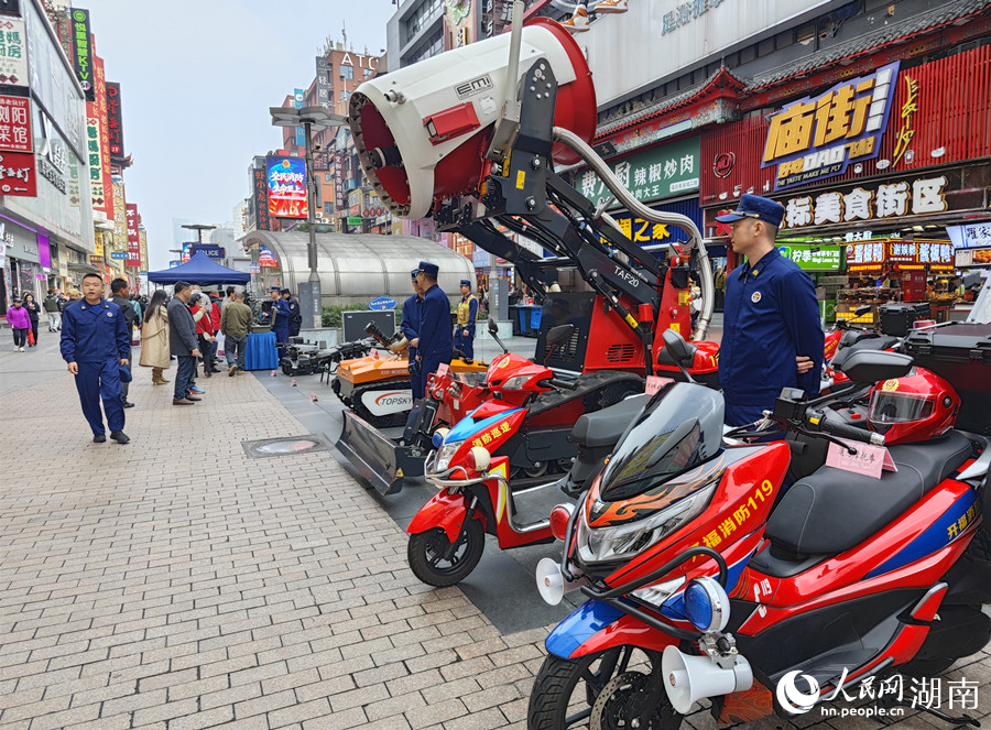 ����װ��չʾ�������������� ������