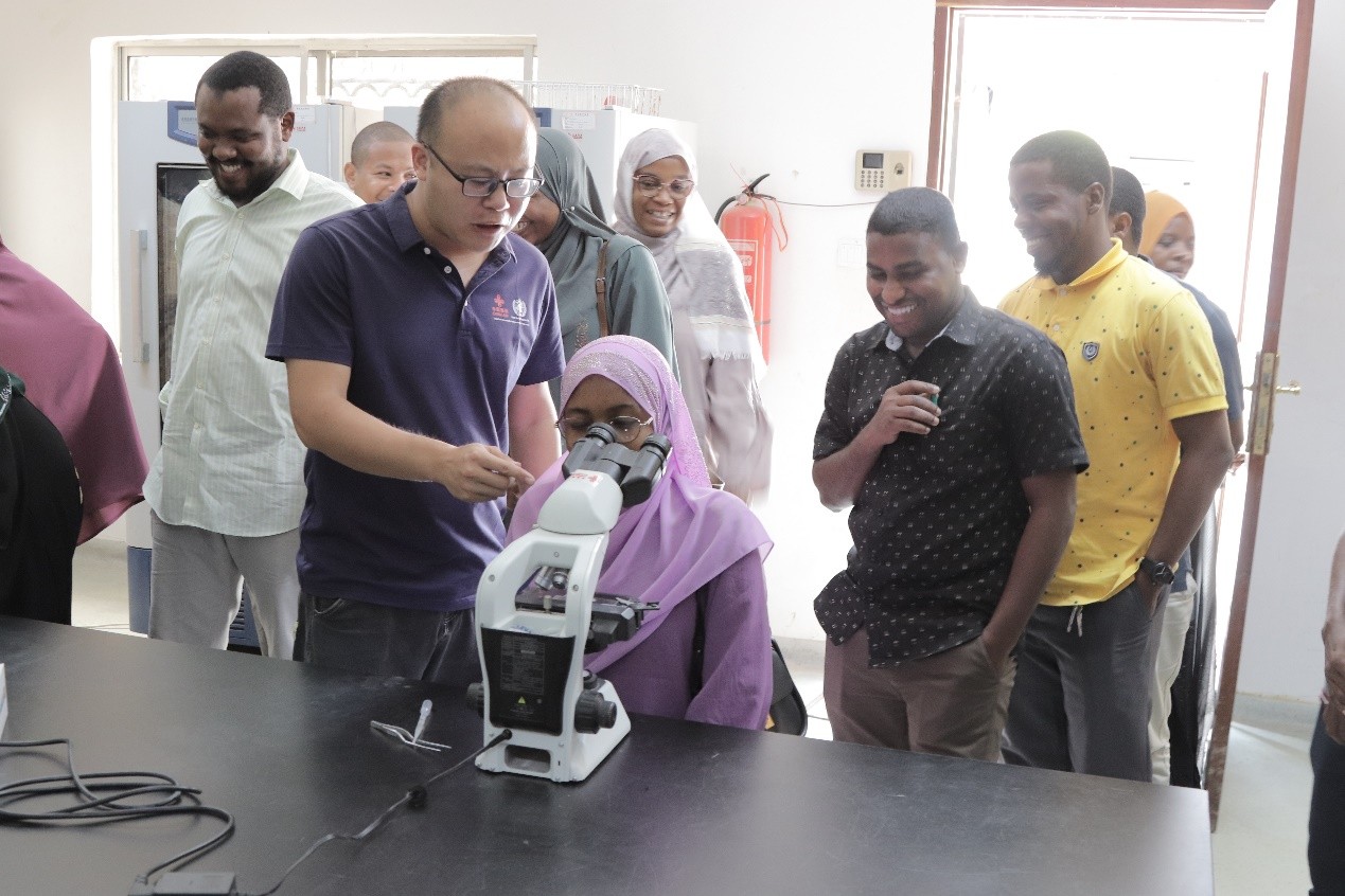 �з�ר���ڽ��а���Ѫ���没����ʾ�̡���� ��