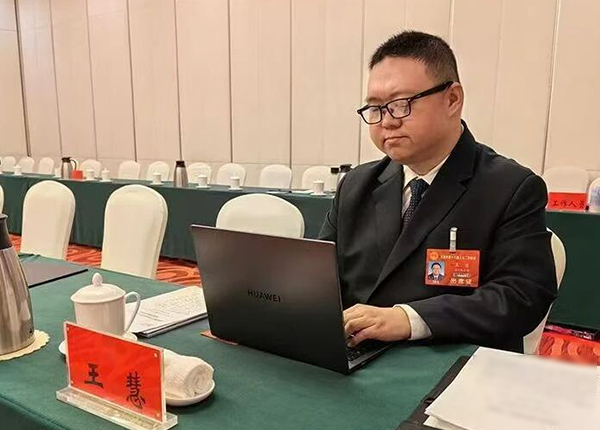 ��������ڼ䣬������˴�����������ä��Э����ϯ�����������������ʦ��������ʦ����ʹ�ö���������������������档�ܷ��߹�ͼ