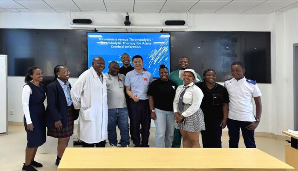 �й�����������19��Ԯ������ҽ�ƶӶ�Ա������¬����ҽԺҽ����Ա��Ӱ���й�Ԯ������ҽ�ƶӹ�ͼ