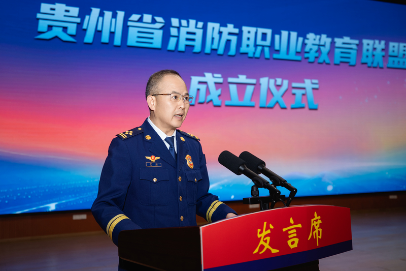 �ܶӵ�ί��ǡ�����ίԱ��Դ��ϯ��ʽ��������