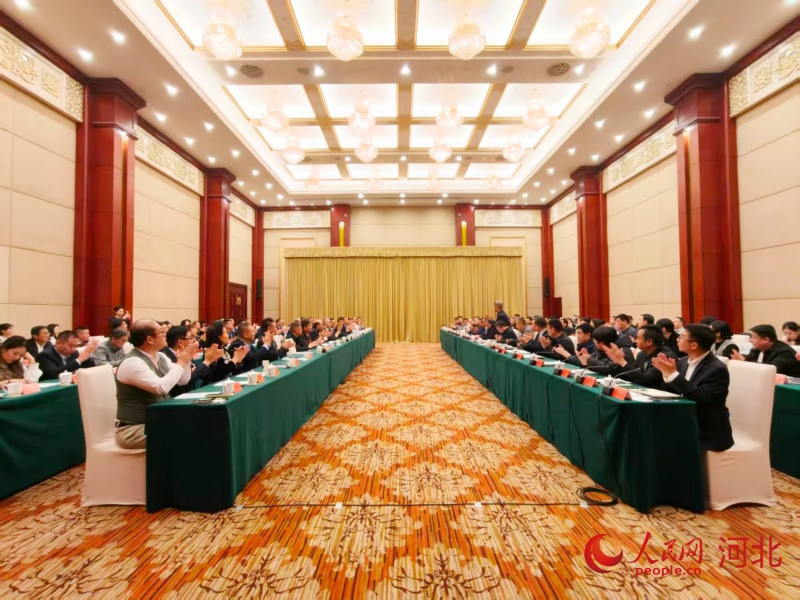 1��27�գ��ӱ�ʡ��ɫ��ҵ��Ⱥ��ҵ��ʡ��Э�۰�ίԱ�������Ȱ������Խӻ���ʯ��ׯ���С����������� ��������