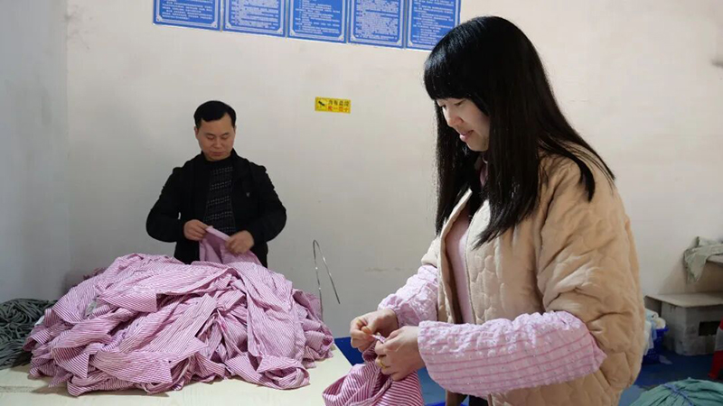 ���ڰ�ǨȺ���ڹ����񹤡�