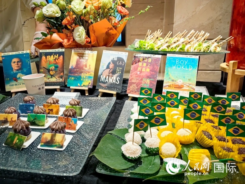 1��30�գ�������Ӱչ������ѷ����Ļ�ϵ�ɭ�֡��ڱ�����Ļ������������ ��԰԰��