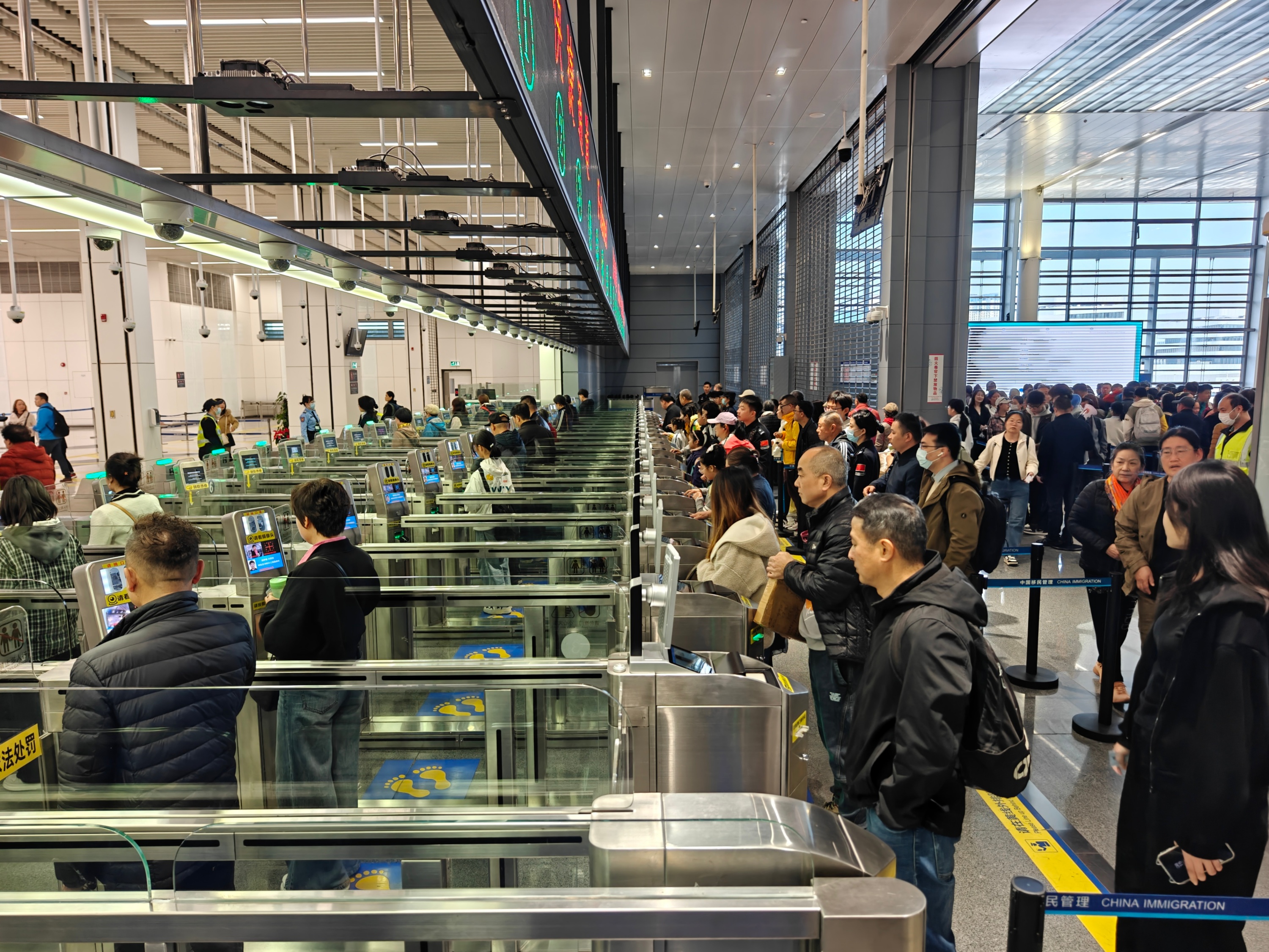 ���˿���������Ĵ����麣��·�ڰ����˳�ӿ�������������� ���ŵ���