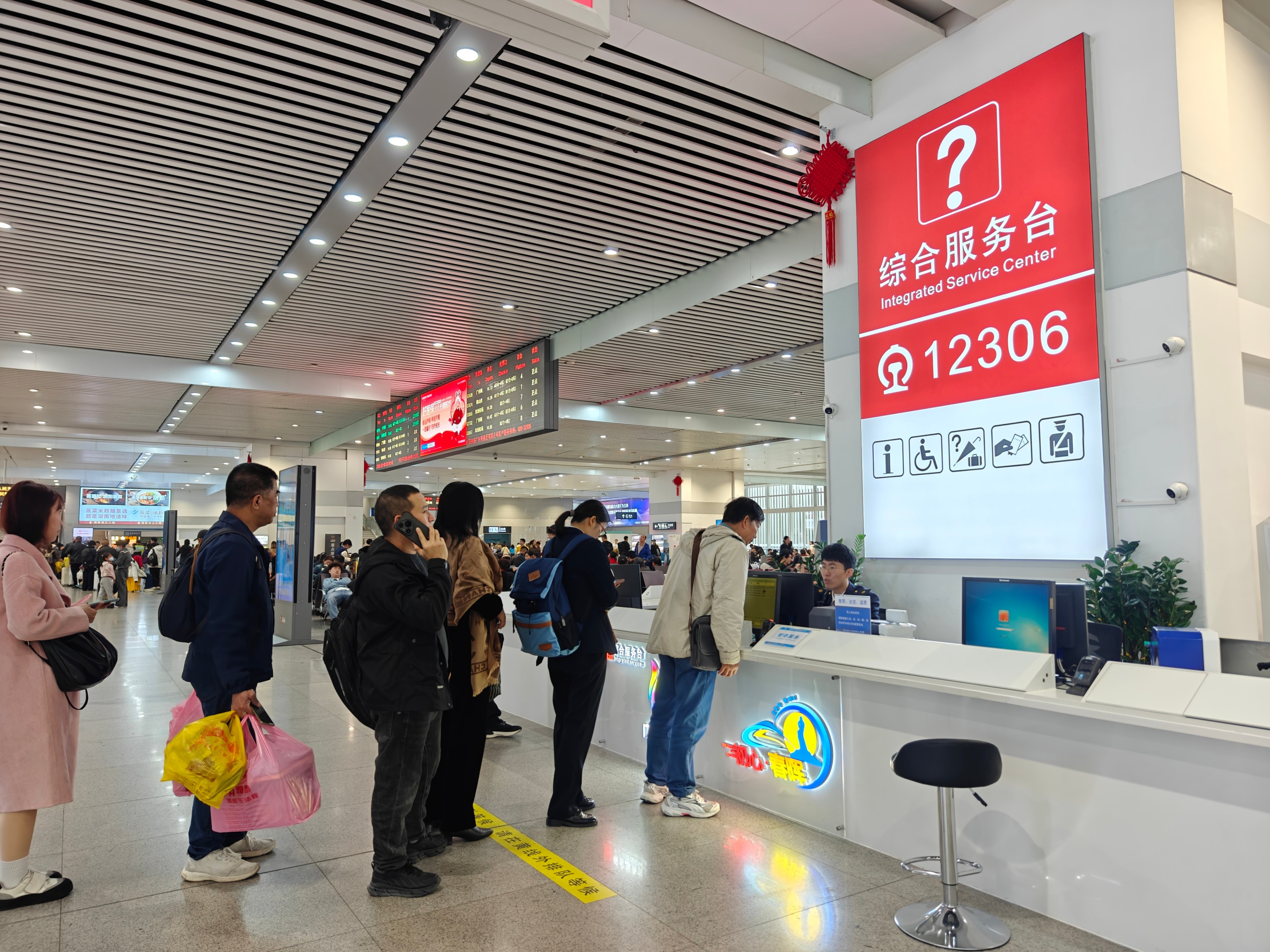 2��3�գ��麣վ��������Ա���ۺϷ���̨Ϊ�ÿʹ��ɽ������������ ���ŵ���