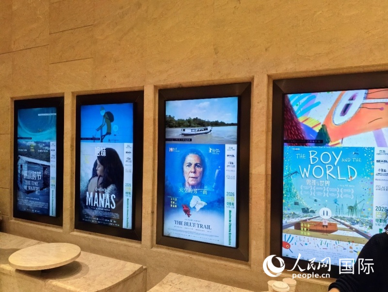 1��30�գ�������Ӱչ������ѷ����Ļ�ϵ�ɭ�֡��ڱ�����Ļ������������ ��԰԰��