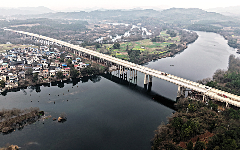 �潭�ش��ţ����˱��֣�������ɼ����潭֮�ϡ���������