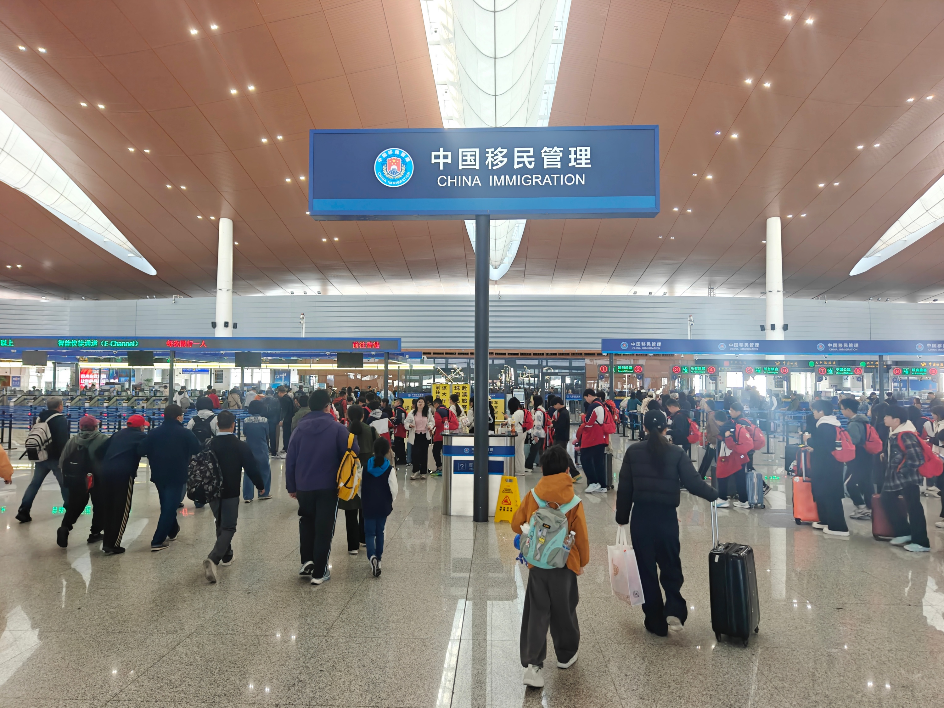 ���˿���������Ĵ����麣��·�ڰ��������ÿ�׼������ǰ����ۣ�������ѧ�����Ρ�̽�׵ȡ����������� ���ŵ���