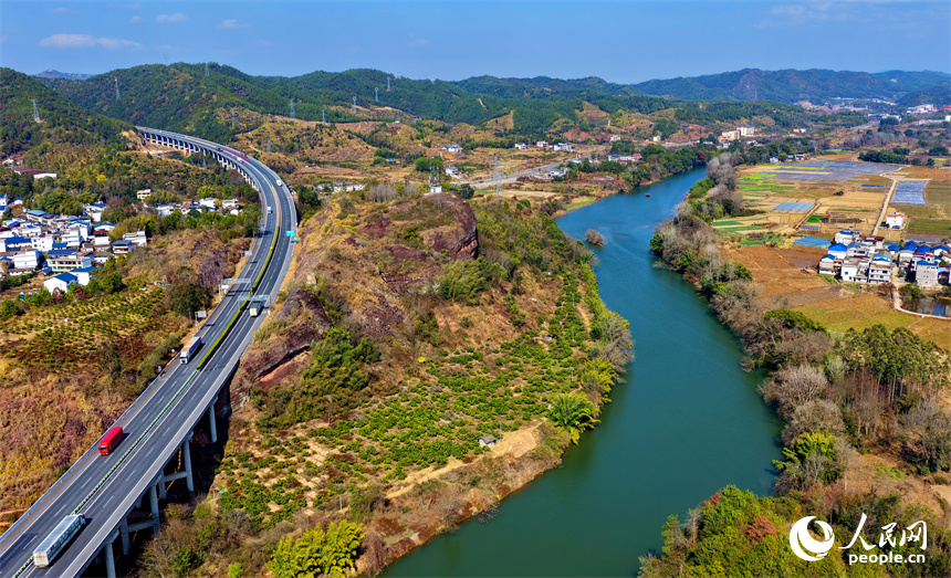 ����ʡ����������򰲸��壬һ��·�������ĺ�����廭��ӳ������������������ �캣����