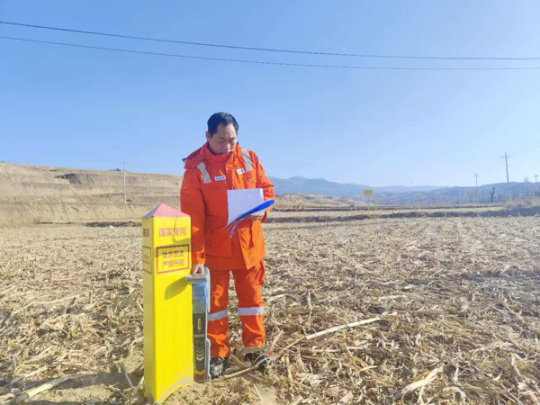 �ε²Ŵ����ڼ����¾���Ȼ���ܵ�����Ѳ�졣��ǿǿ��