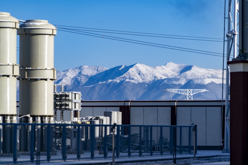 ������վ�ڣ���������������ѩɽ������͢��