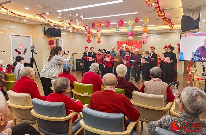 2��10��С�굱�죬����������Ժ������������빤����Ա����һ�ã�����ѽڡ����������� �ս���