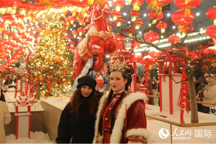 ͼΪ����˹�����ڻ�ֳ�ͬ��������װ�κ�Ӱ������������ Ф������