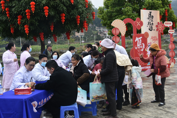 ҽ����ԱΪȺ�ڰ�������Ѫѹ����������