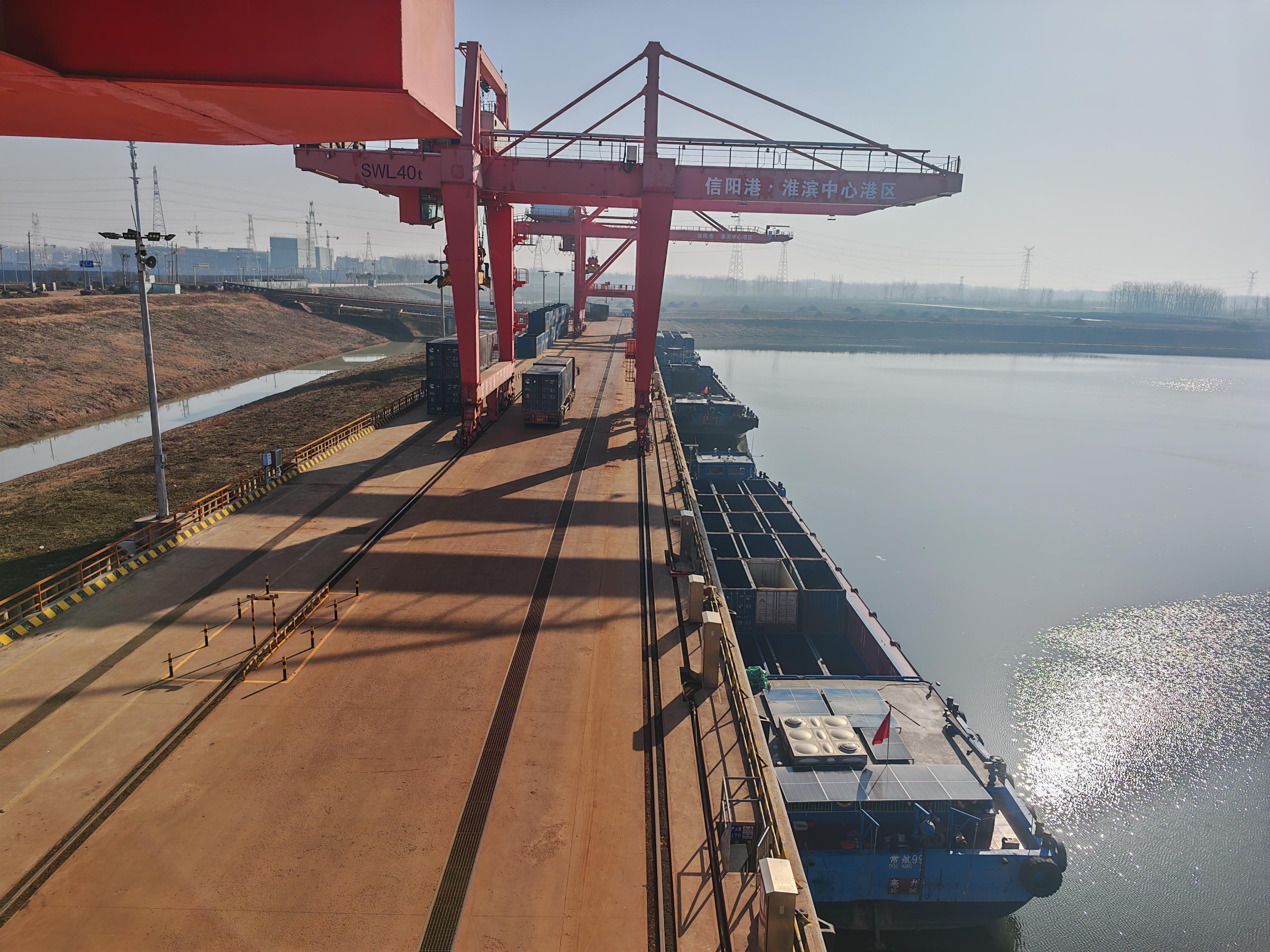 �������޵Ļ������ڽ���װ����ҵ������Ө ��