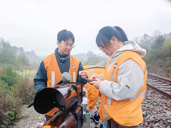 �ö�ְ���ڽ���ȫҪ�ص��¾�·��㣬���Ƶ��¾�·ͼ����������