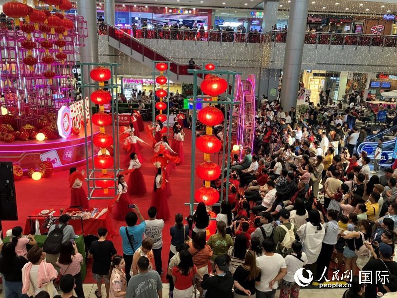 ���ɱ���Ϫ��ʾ��ѧ����ѧԺ�ڿ�������¡�ؾٰ�2026������ף�������ǧ�����������ڹۿ������������� ������