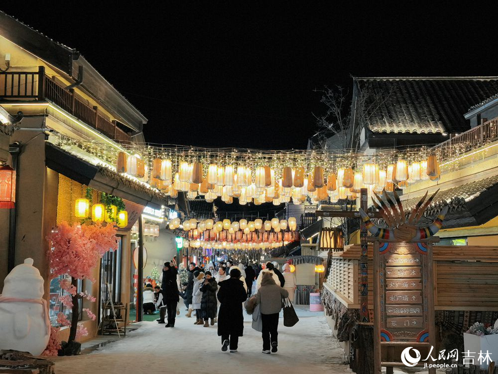 2��13�գ��������³̣�����ɽ�¶�������ζ���ڡ����������� ����Ԫ��