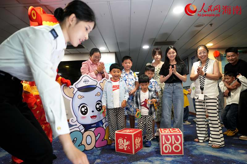 �οͲ��롰ӭ�ƽӸ��������´���������ܺ����´���ζ������������ ����ƽ�� 