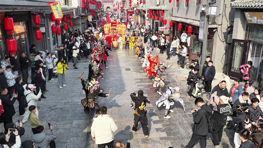 Ӣ����Ѳ�α������ϴ����ųǽ�ͷ��ϰ������