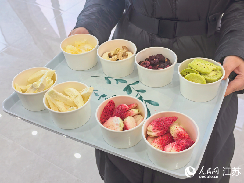 ������̶��ɿƼ����޹�˾չ���Ķ��ɳ�Ʒ�������� ��Сٻ��