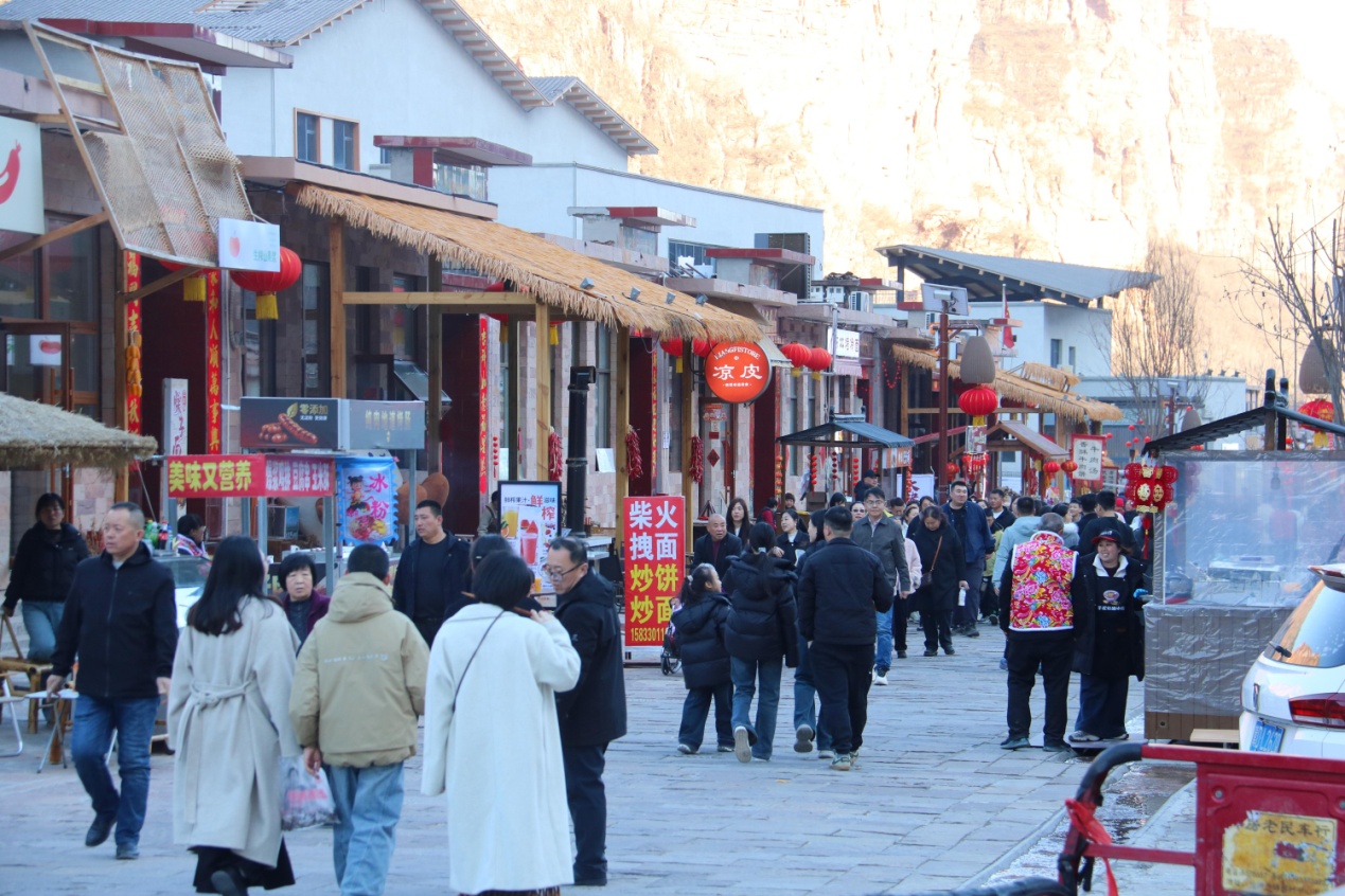 �䰲�����ׯ������ο͡�����Ө��