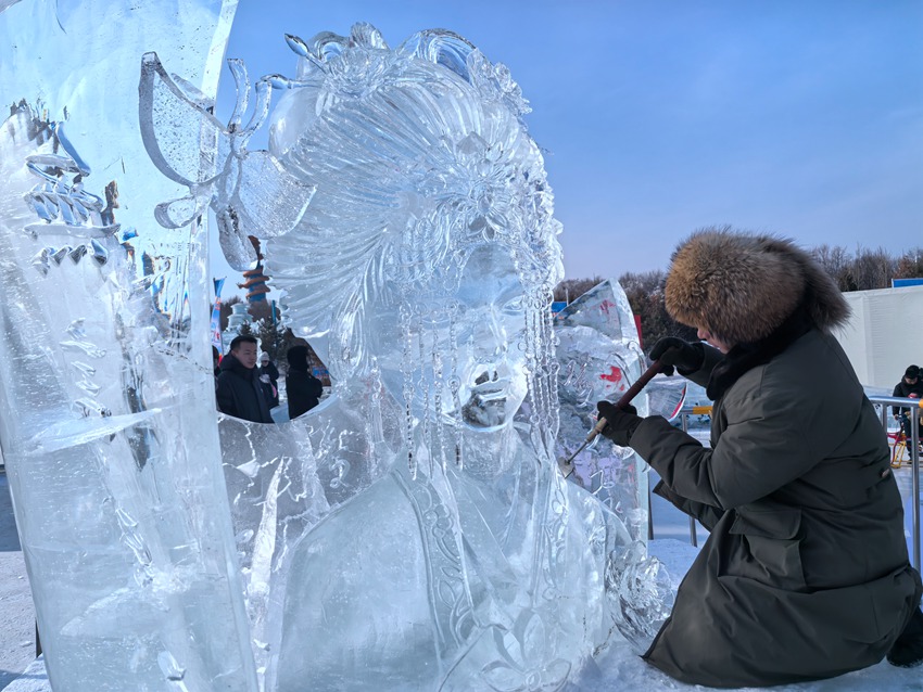 �ڼ����еĿ̵��ڱ��������ߣ���̳�����ϸ�ڡ����������� ����Ծ��