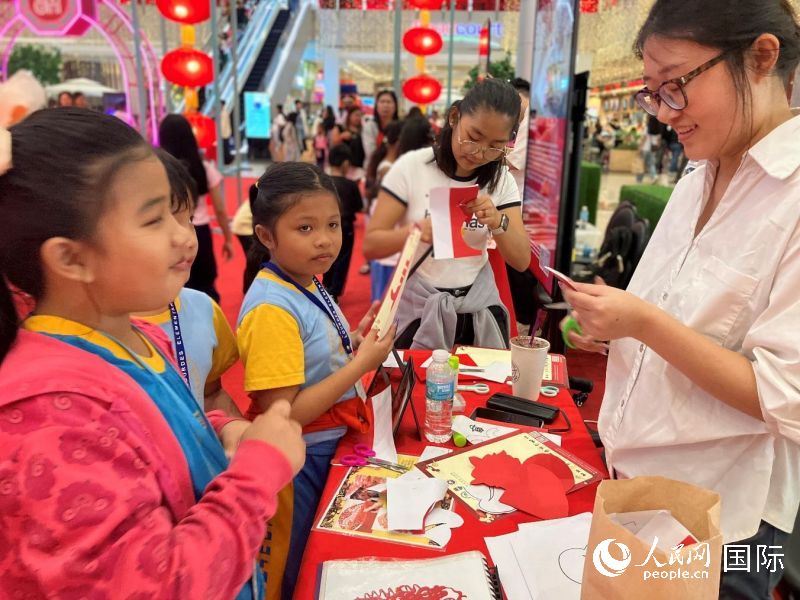 ���ɱ���ͯ���й��Ļ�չ̨ǰ�����ֽ�������������������� ������