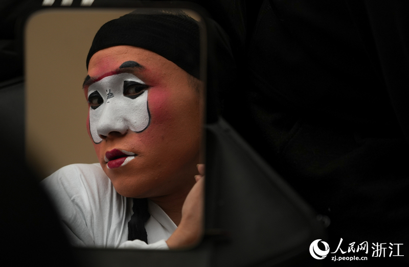 ��Ա���������ڻ�ױ�����������ݡ����ӡ��е��ѳ�������������� ������