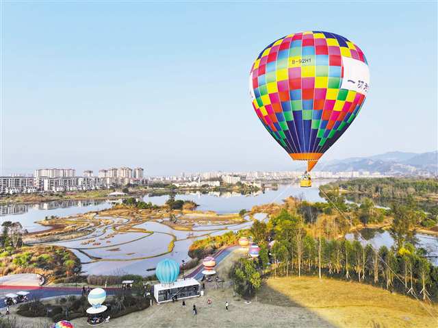 2��20�գ���ƽ��˫�������ʪ�ع�԰���οͳ�������������������˻���Ƭ������Լ��Ӱ ����/�Ӿ�����