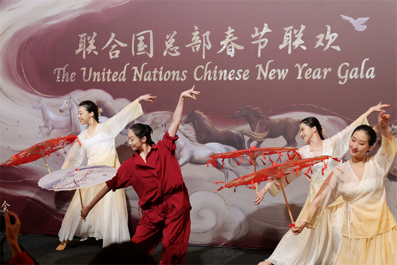 2�����죬�����Ϲ��ܲ������˷ḻ��ʵ������ݳ�����ף�й����ڡ� ���Ϲ��й���ṩͼ (1)