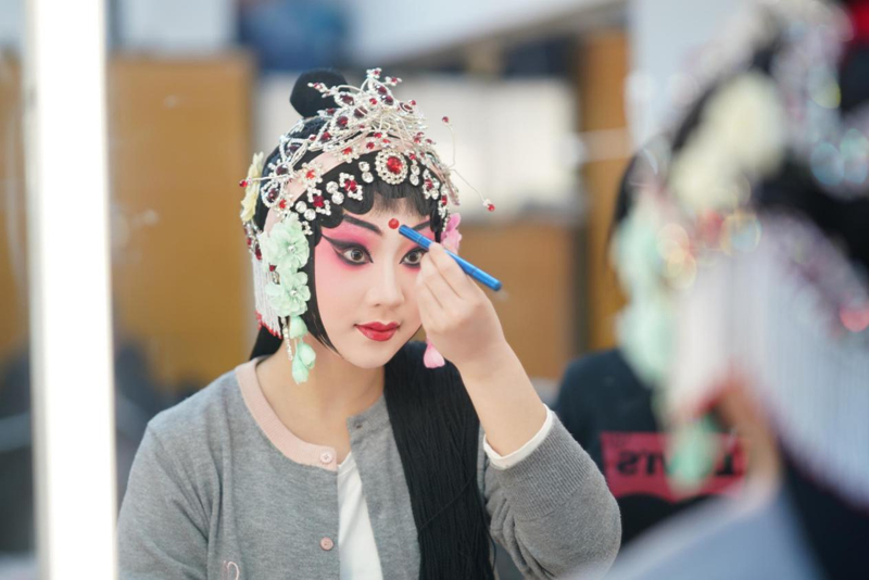 ����������С���ں�̨��ױ����ɽ��������Ժ��ͼ